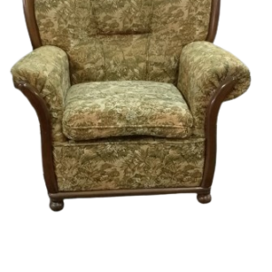 Sillón ocre con estampado