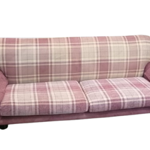 Sofá estampado cuadros rosa
