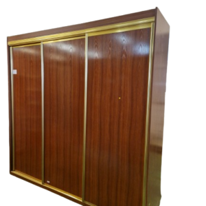 Armario clásico tres puertas correderas