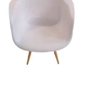 1 Silla de polipropileno blanca y patas de madera