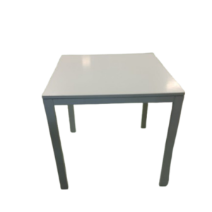 Mesa blanca cuadrada