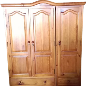 Armario clásico de madera