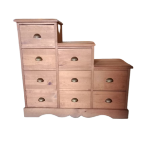 Cómoda escalonada de madera
