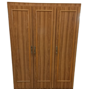 Armario color oscuro 3 puertas