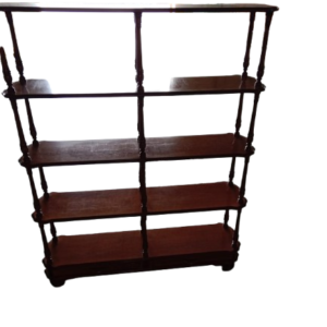 Estantería de madera con baldas